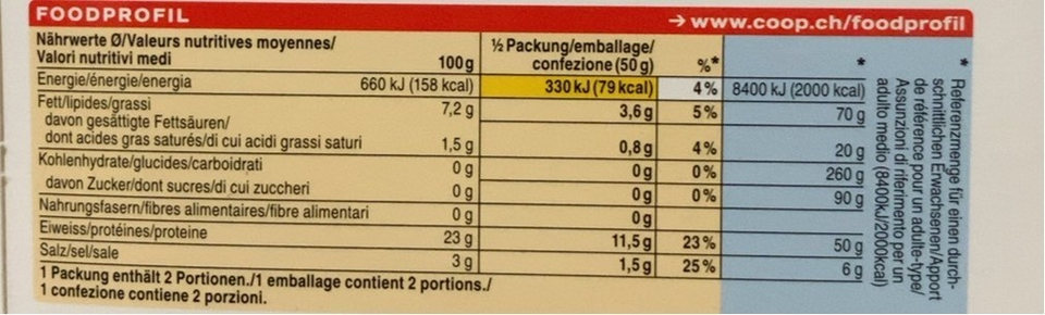 A nutrition table in four languages: Energie/énergie/energia 660 kJ (158 kcal) in the 100 g column, a 50 g half-pack column, and a reference intake column on the right.